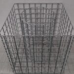 Blumensäule Höhe 42 cm Grundfläche 42 x 42 cm MW 5 x 5 cm, feuerverzinkt innen rund, einzeln