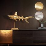 FineBuy Dekofigur Hai Aluminium Maritim 70 cm mit Standfuß, Design Metall Deko Alu Modern, Tischdeko Wohndeko Aluminiumdekoration, Dekoration Wohnaccessoire