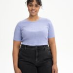 Geripptes T-Shirt Modell: Jasleen GOTS